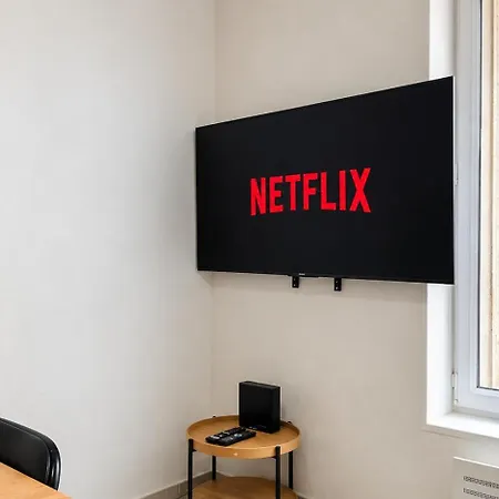 Appartement Charming 1br Near Eiffel Tower With Netflix Parijs