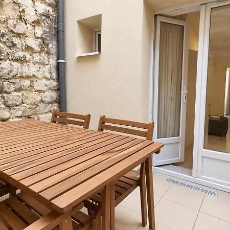 Charming 1br Near Eiffel Tower With Netflix * Parijs
